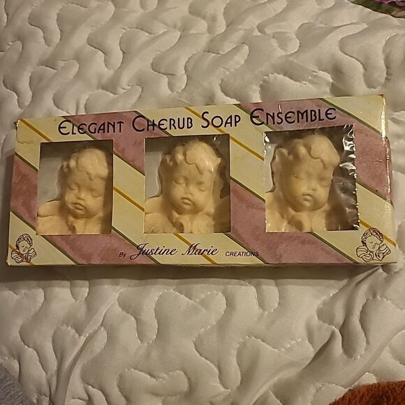 Set of Three Cherub Soaps - Picture 1 of 2